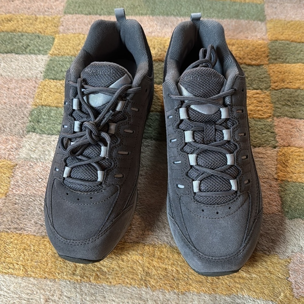 New in box Easy Spirit Women's Romy Suede Walking Shoe size 8M wide